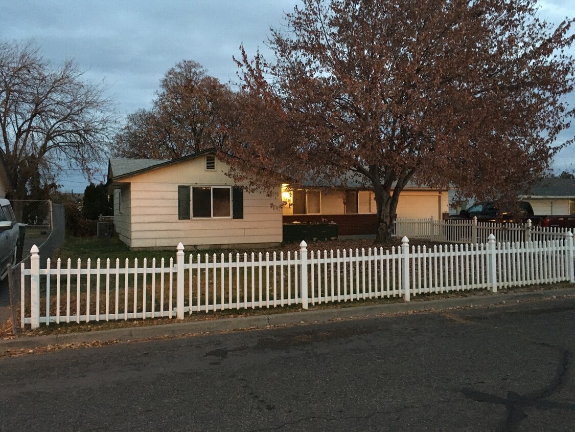 Primary Photo - 1003 S 51st Ave