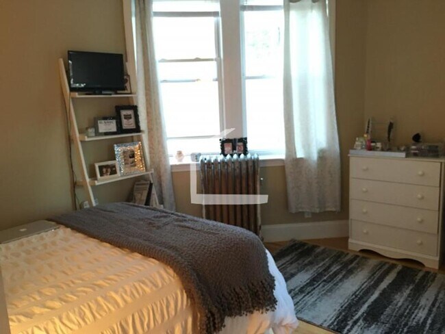 Building Photo - Steps from Agganis Arena, heat, Hot Water Included, Laundry on a Site, Parking for Rent