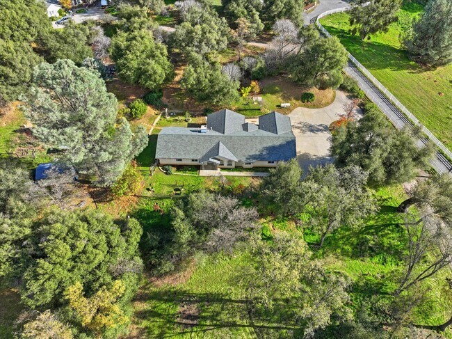 Foto del edificio - 43379 Leach Rd