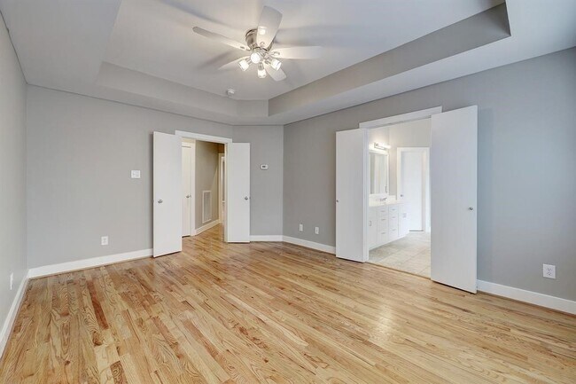 Foto del edificio - 9805 Riddlelink Ln