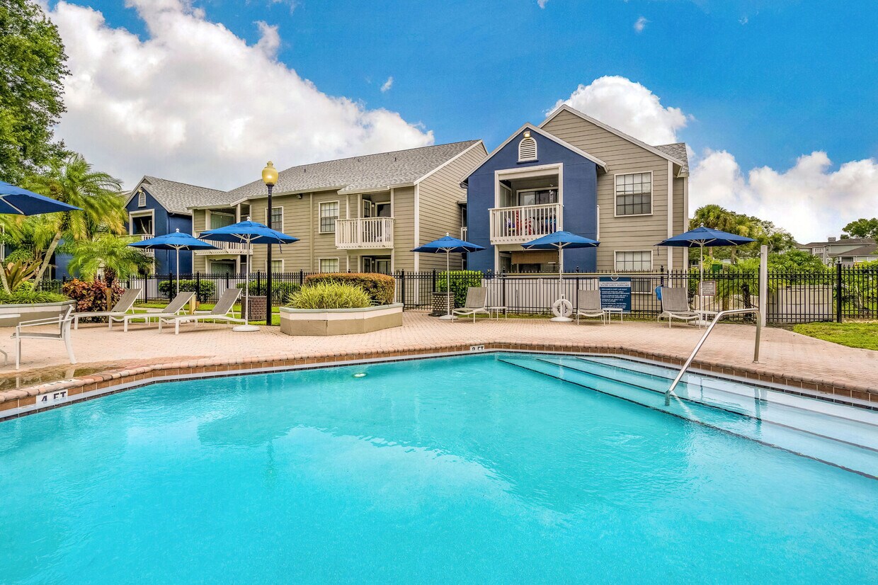 St. James Crossing Apartments in Tampa, FL