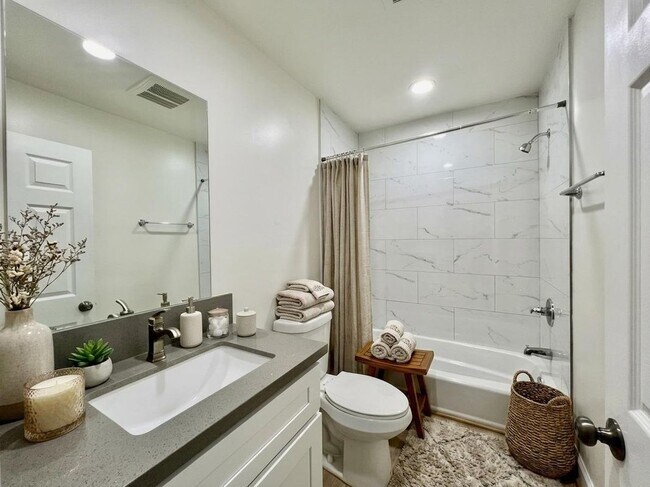 Foto del edificio - 1409 N Hobart Blvd