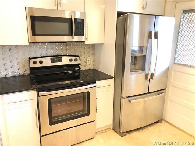 Foto del edificio - 443 NE 195th St