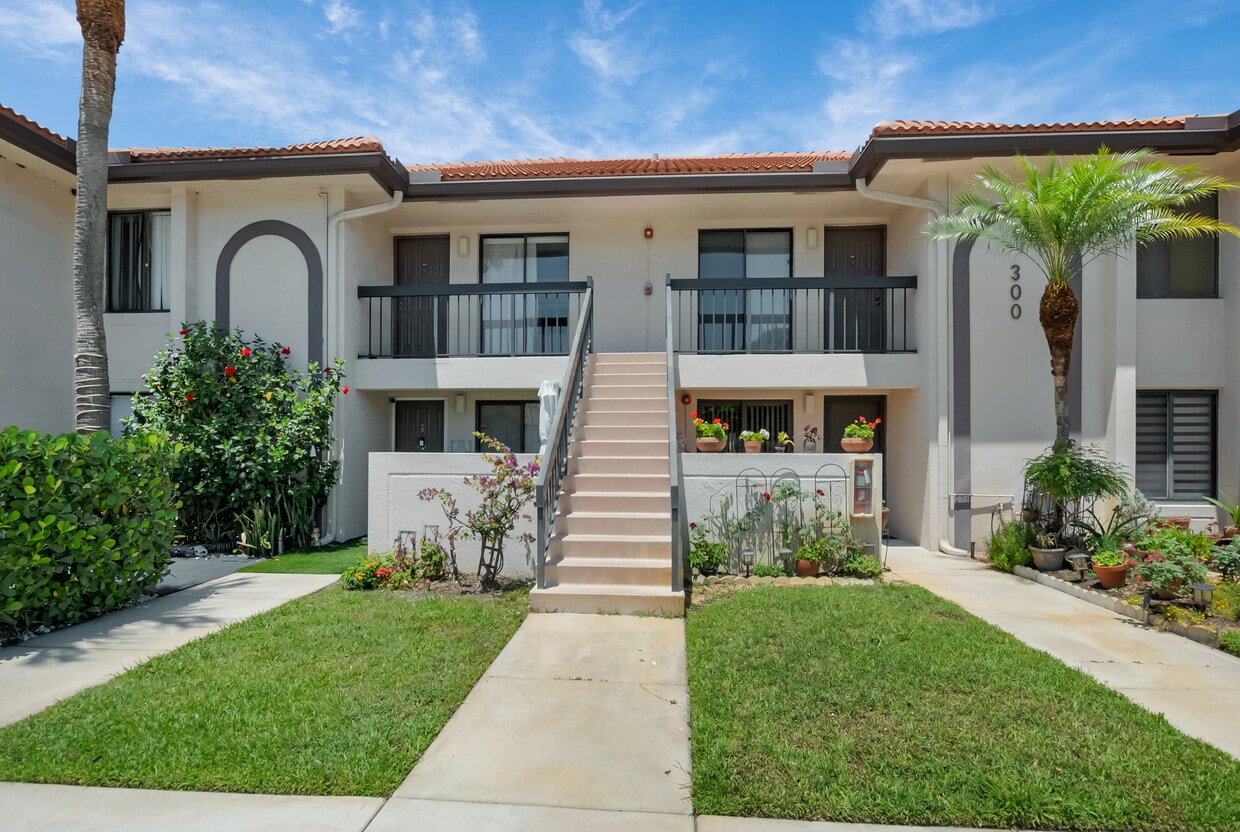 San Remo Front View - 300 E Club Cir