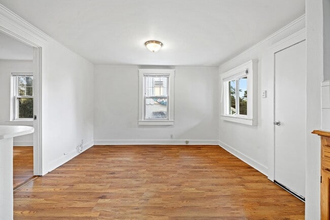 Building Photo - Great 2 bedroom 1 Bathroom ADU in the hear...