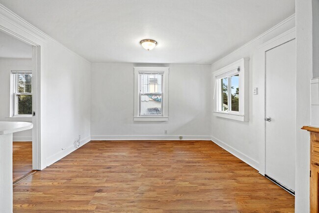 Foto del edificio - Great 2 bedroom 1 Bathroom ADU in the hear...