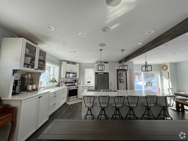 Building Photo - 41 Zapora Dr
