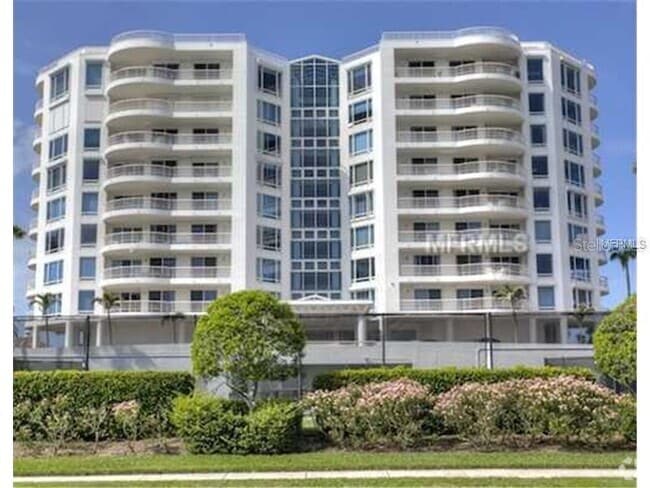 Building Photo - 455 Longboat Club Rd