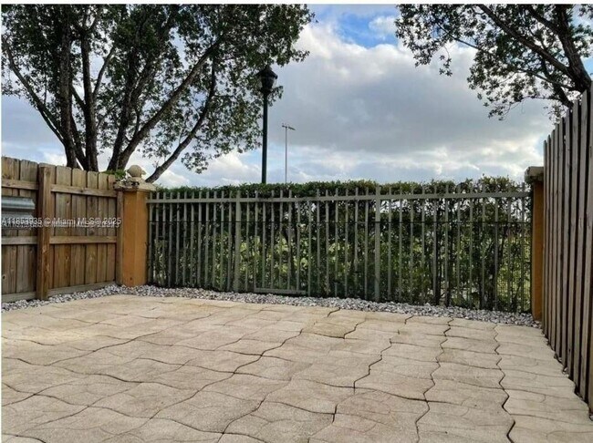 Foto del edificio - 11500 NW 60th Terrace