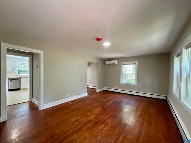 Building Photo - 2525 Woodland Dr
