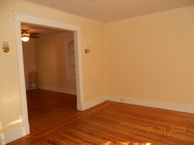 Living room Empty - 34 Cortland Pl