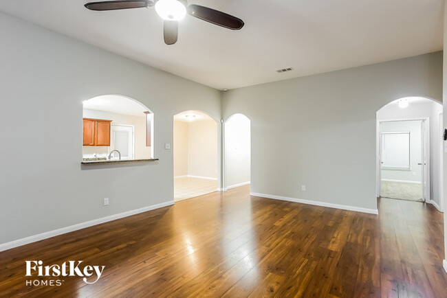 Foto del edificio - 3300 Overstreet Ln