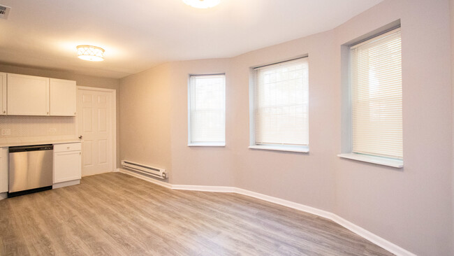 Building Photo - 1658 N Harding Ave
