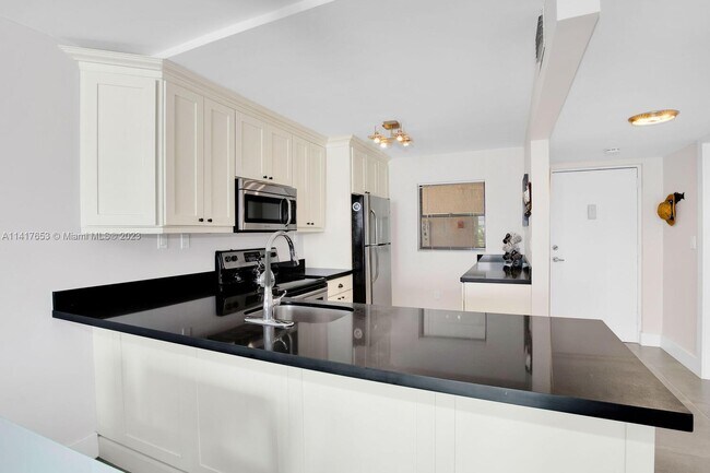 Foto del edificio - 7801 Abbott Ave