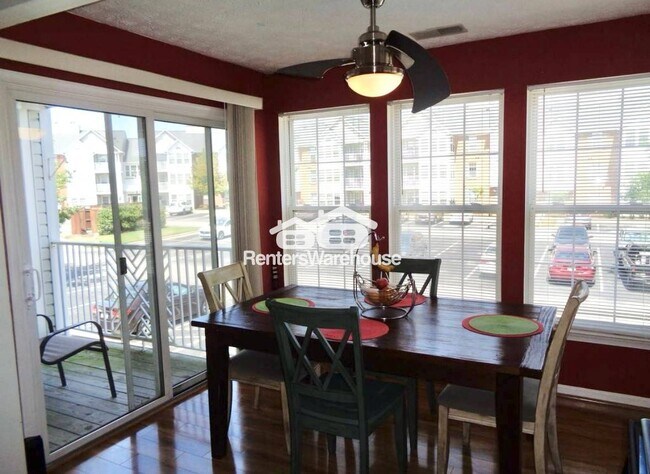 Foto del edificio - 2443 Blue Springs Ct