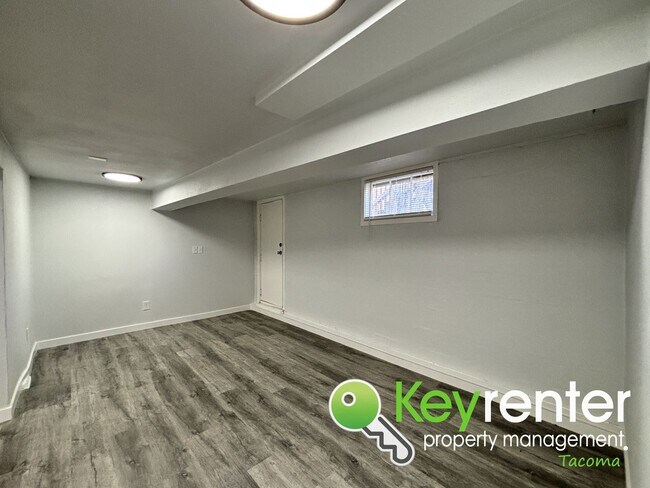 Building Photo - Cozy & Private 2Bed/1Bath Apartment with S...