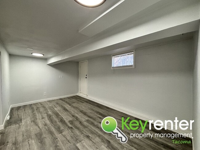 Foto del edificio - Cozy & Private 2Bed/1Bath Apartment with S...