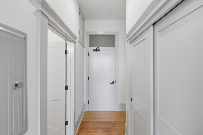 Foto del edificio - MOVE IN SPECIAL - See Description for Details