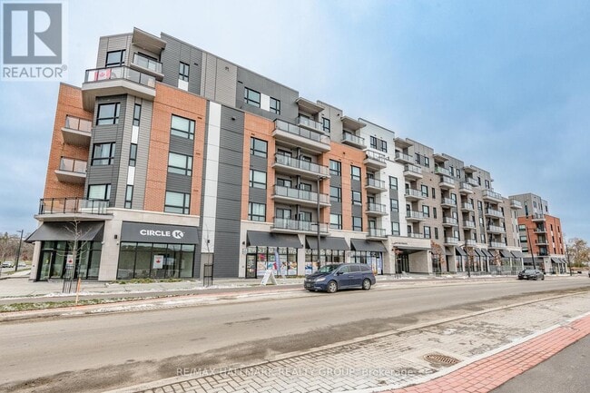 Photo du bâtiment - 1350 Hemlock Rd