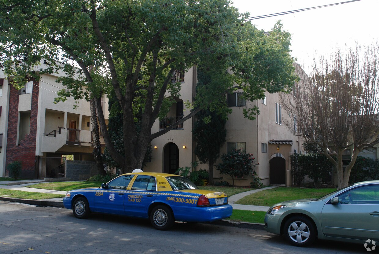 Building Photo - 628 E Elk Ave