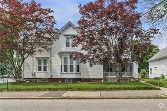 Building Photo - 585 Plainfield St