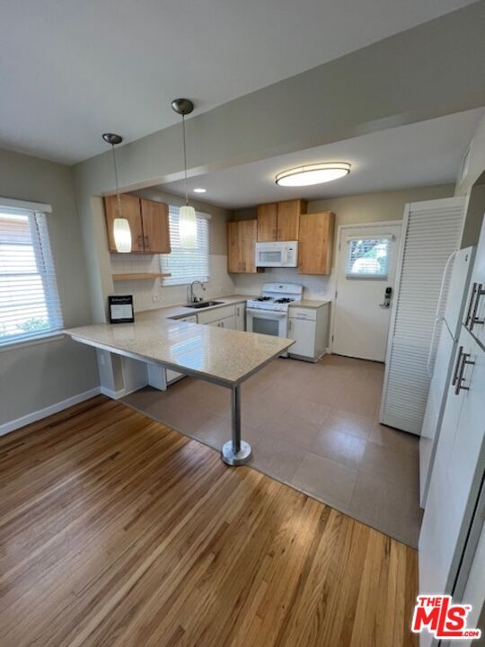 Primary Photo - 1062 Elkgrove Ave