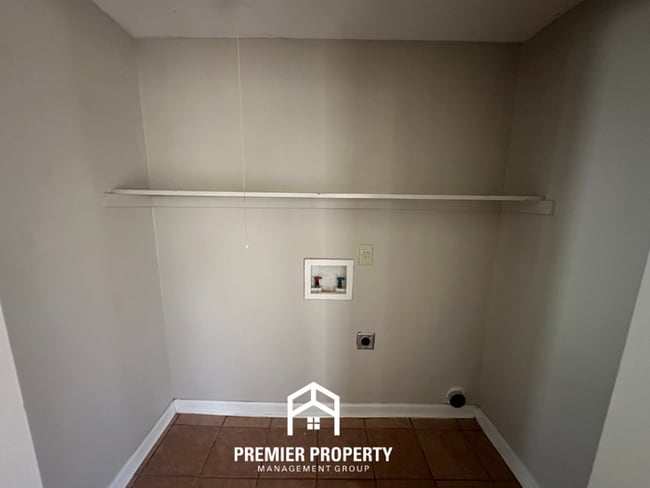 Building Photo - Move-In Ready 4 Bedroom Rental in 38134 - Hardwood Floors & Open Kitchen