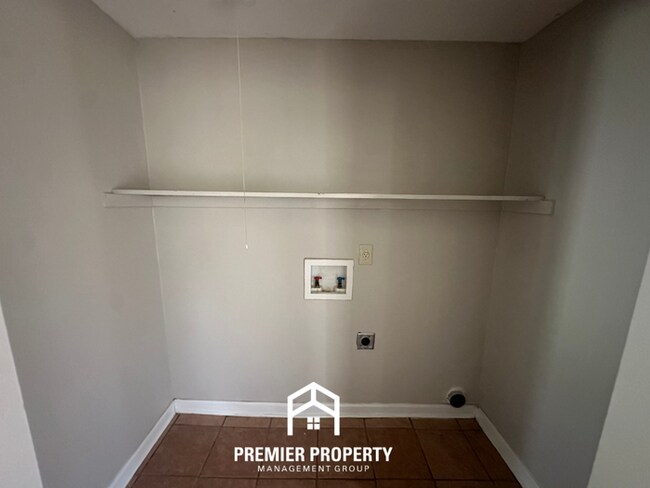 Foto del edificio - Move-In Ready 4 Bedroom Rental in 38134 - Hardwood Floors & Open Kitchen