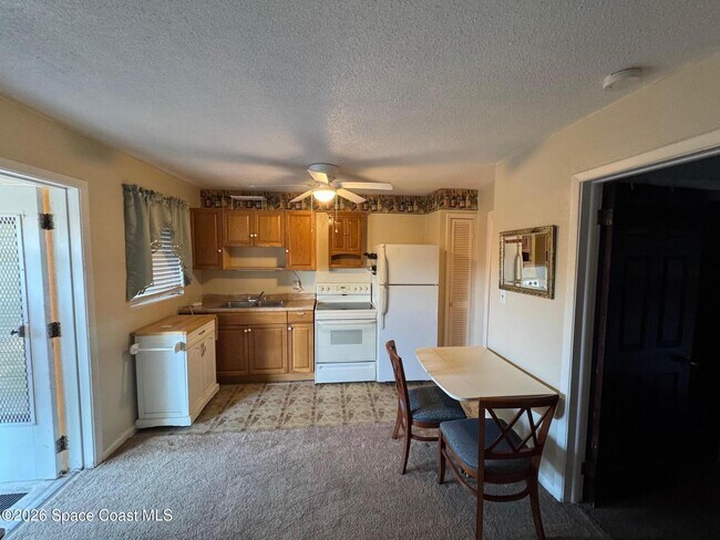 Building Photo - 2095 Pineapple Ave