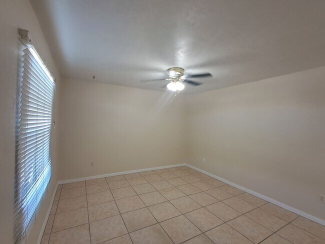 Foto del edificio - 1837 S Markley Ct