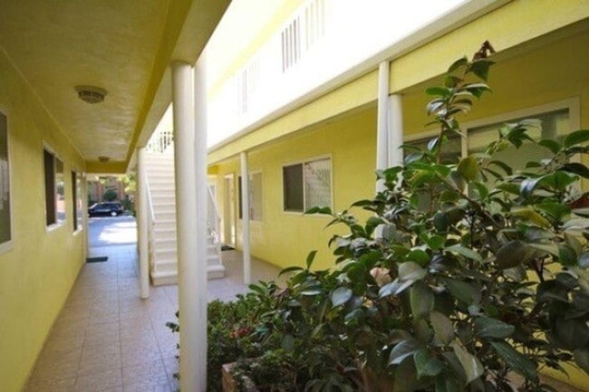 Insite of Apartment - 140 N Wilson Ave