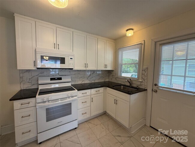 Foto del edificio - 730 E Iredell Ave