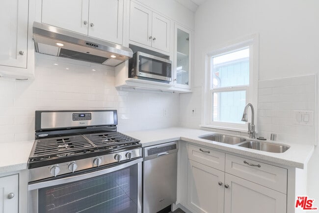 Foto del edificio - 31 Breeze Ave