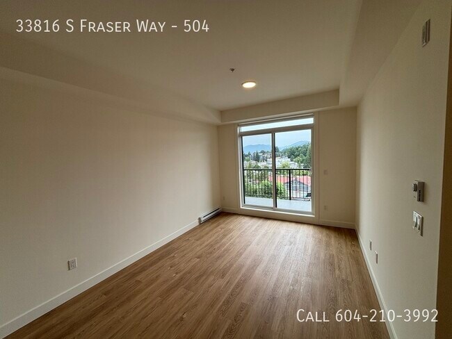 Building Photo - Top-Floor Unit in Downtown Abbotsford