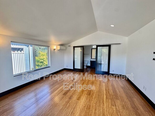 Foto del edificio - 3819 Interlake Ave N