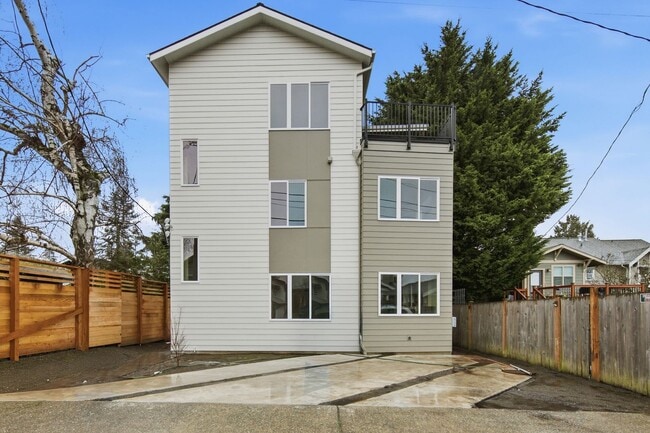 Building Photo - Brand-New Construction 2BR Townhome in Seaview