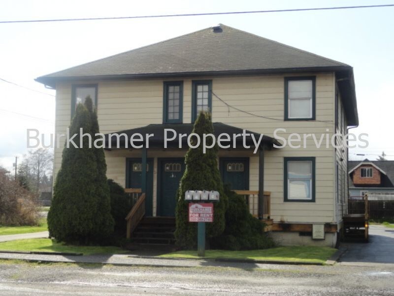 Primary Photo - 105 W King St