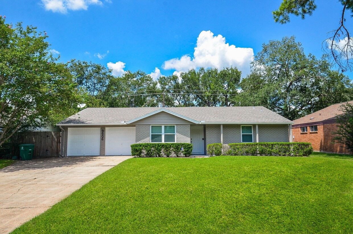 Foto principal - 9606 Highmeadow Dr