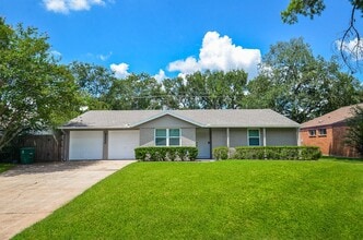 Building Photo - 9606 Highmeadow Dr