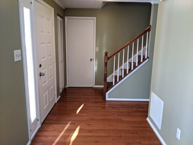 Building Photo - 18835 Cross Country Ln