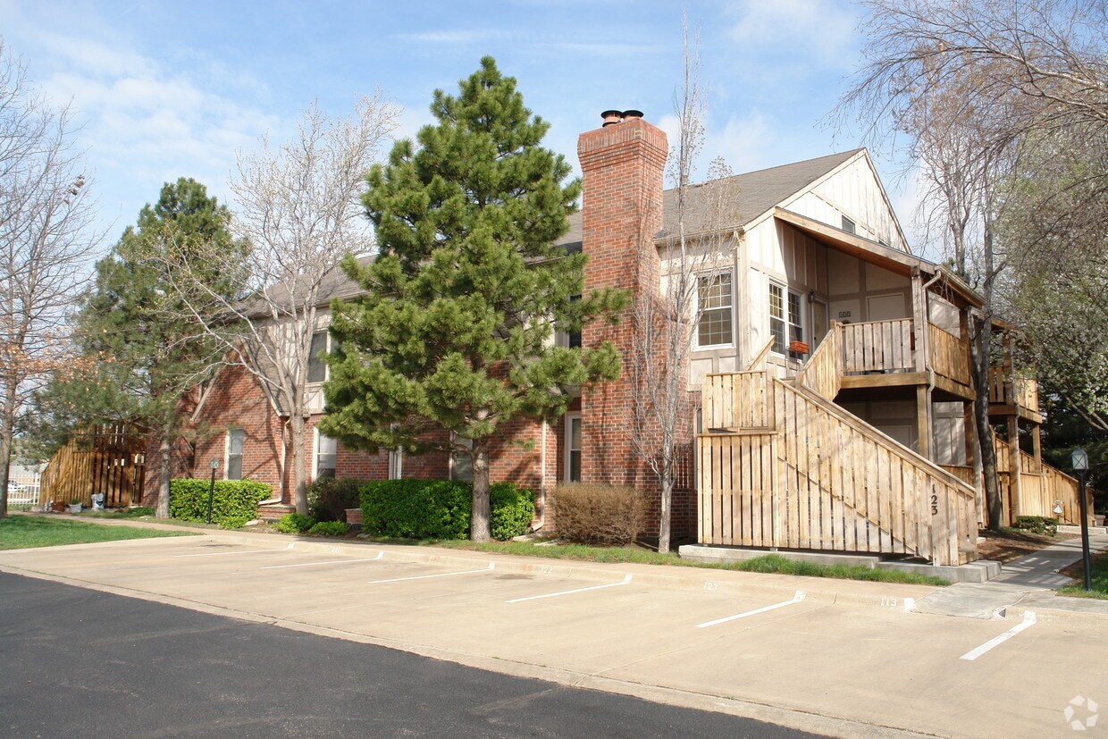 1352 S Webb Rd, Wichita, KS 67207 Apartments Wichita, KS