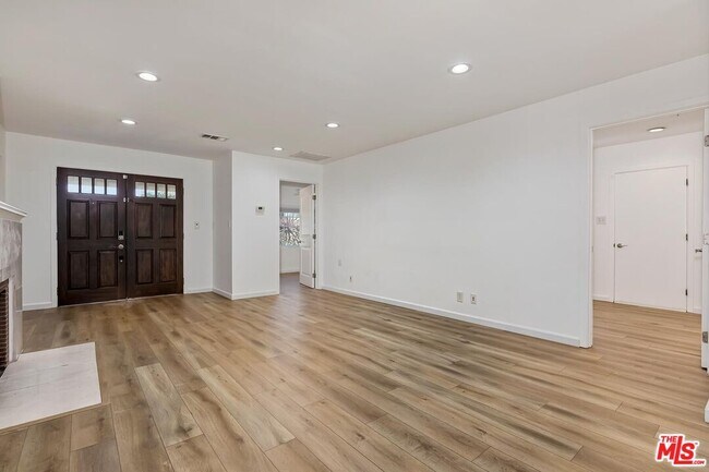 Foto del edificio - 12120 Aneta St