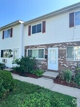 Building Photo - 581 Highland Ave