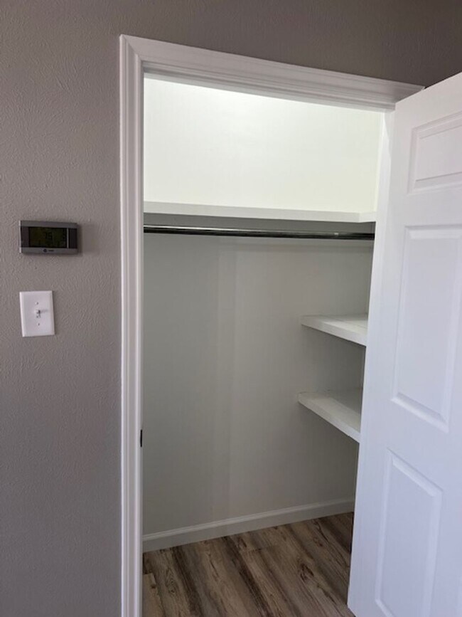 Foto del edificio - Recently remodeled 1/1 in the country. Hor...