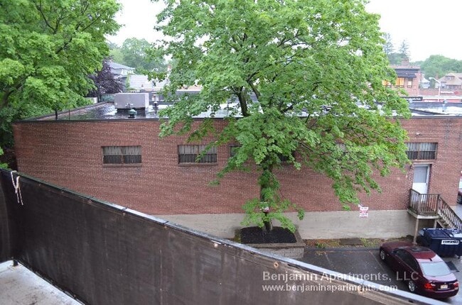 Building Photo - 125 Trapelo Rd