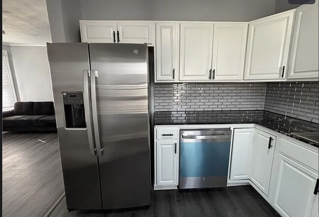 Building Photo - 216 Westcott Co-Living