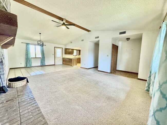 Building Photo - 4702 Lois Ln
