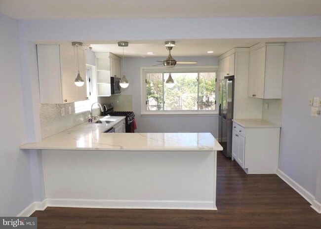 Foto del edificio - 7815 Rebel Dr