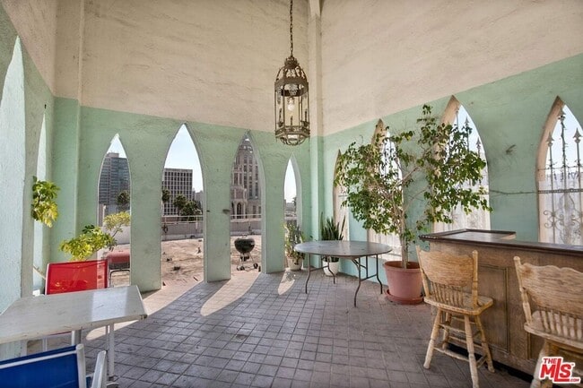 Photo - 634 S Gramercy Pl House