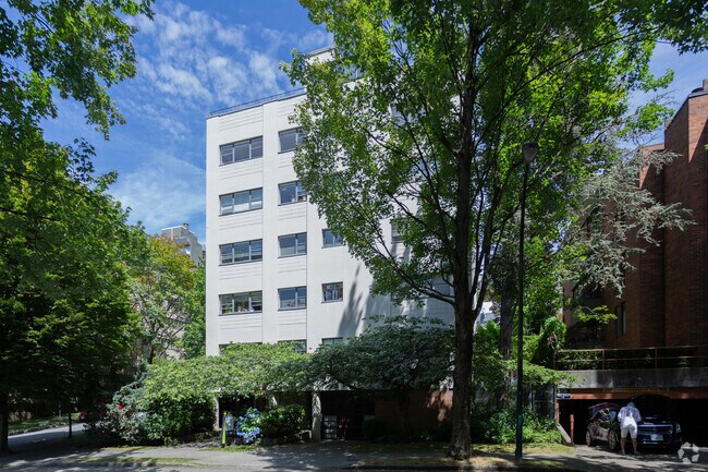 Photo du bâtiment - 1371 Harwood Street